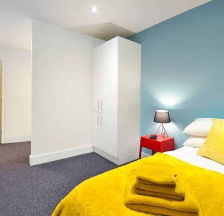 Studio Silver - Photo 3