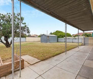 Spacious family home in a quiet street - Photo 6