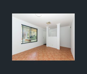 SPACIOUS FAMILY HOME IN A QUIET, CONVENIENT LOCATION - Photo 2