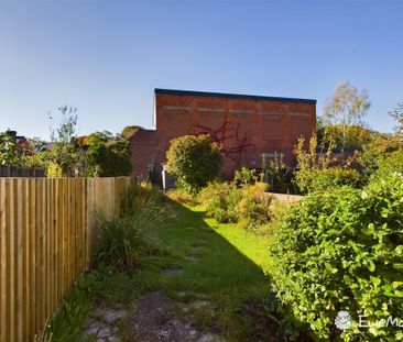 2 bedroom terraced house to rent - Photo 3