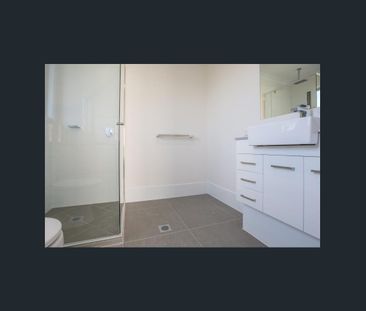 5 Harrison Place, Pimpama QLD 4209 - House For Rent - $750 | Domain - Photo 6