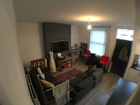 4 Bed - 52 Harold Place, Hyde Park, Leeds - LS6 1PQ - Student - Photo 4