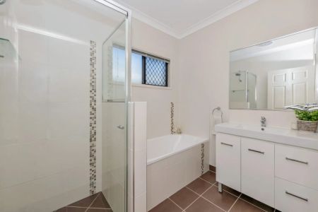 PERFECTION IN BURDELL - Photo 3