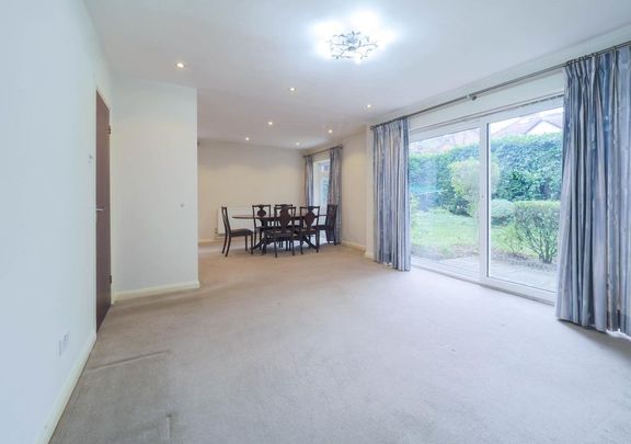 5 bedroom detached house to rent - Photo 1