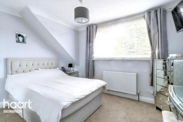4 bedroom semi-detached house to rent - Photo 1