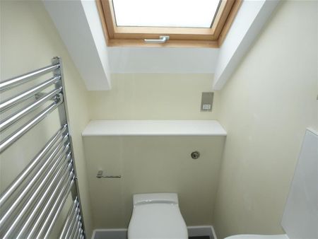 4 bedroom semi-detached house to rent - Photo 2