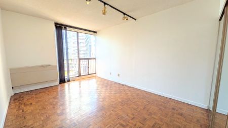 For Lease - 33 Harbour Square Unit# 1823, Toronto, Ontario - Photo 3