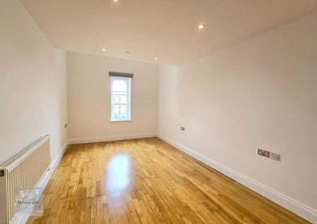 3 bedroom flat to rent - Photo 5