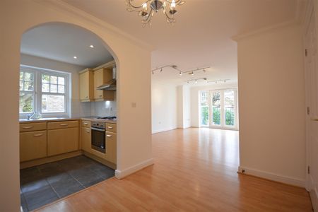 19 Alexandra Road, Epsom, Surrey, KT17 4BW - Photo 3