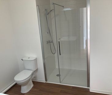 Location Appartement 2 pièces 43m² MONDEVILLE 14120 - Photo 2