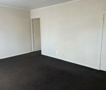 LOCATION LOCATION - Photo 3