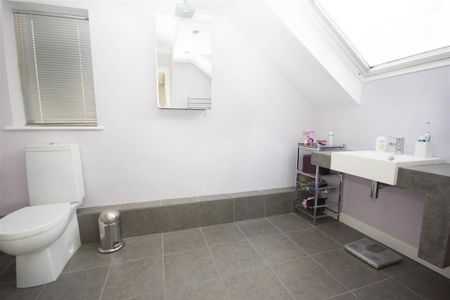 4 bedroom detached house to rent - Photo 5