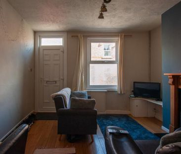2 bedroom terraced house to rent - Photo 4