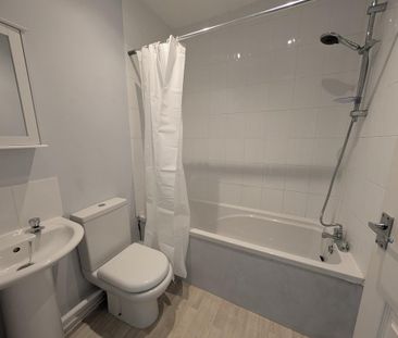 2 bedroom end of terrace house to rent - Photo 3