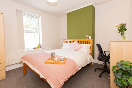 5 bedroom detached house to rent - Photo 4