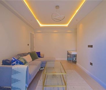 Three bedroom apartment set within the portered block of Dorset House, 0.3 miles from Regents Park - Photo 1