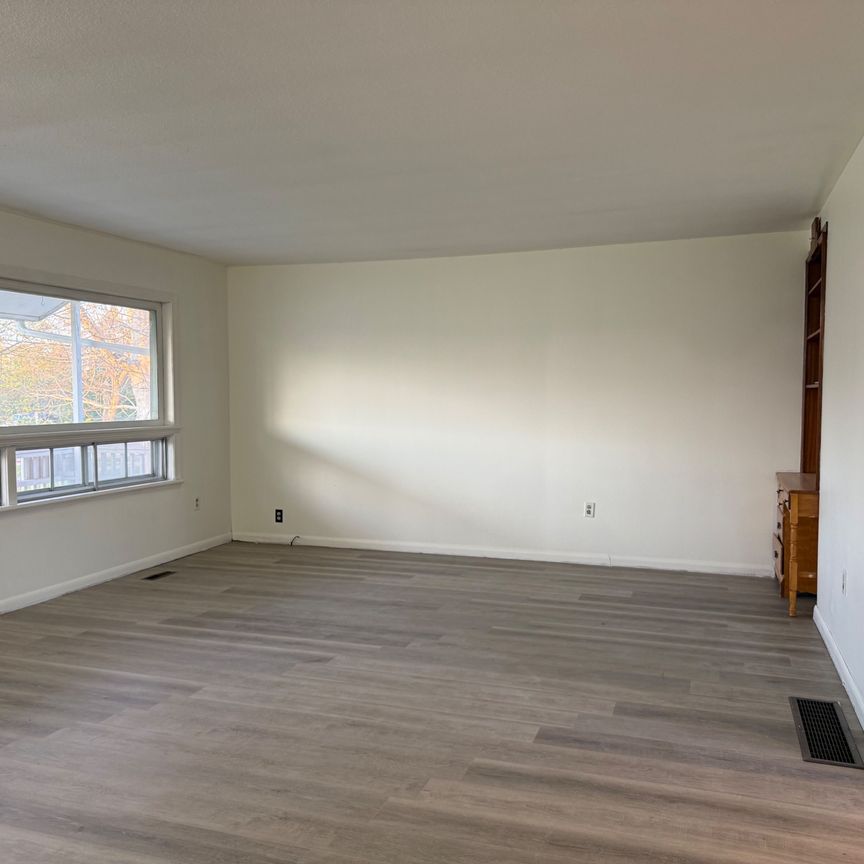 For Lease - 1188 Barton Street, Hamilton, Ontario - Photo 1