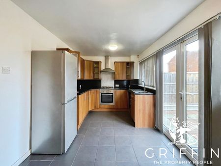 Bryon Gardens, Tilbury, rm18 - Photo 5