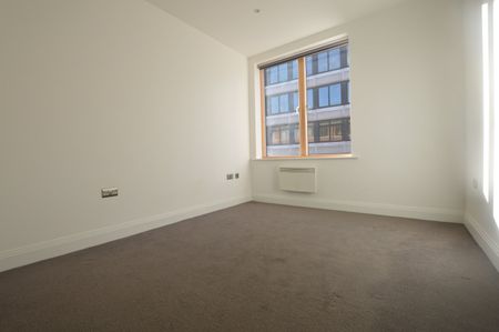 Flat to rent - Elmfield Road, Bromley, BR1 - Photo 4