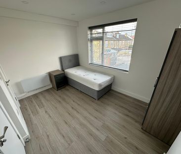 Studio Flat, Edgehill Road, CR4 - Photo 1
