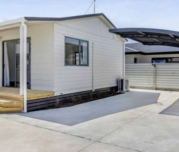 Tidy low maintenance 2 bedroom home with off-street parking - Photo 3