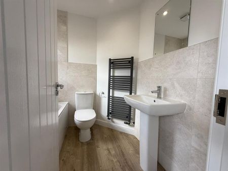 3 bedroom semi-detached house to rent - Photo 2