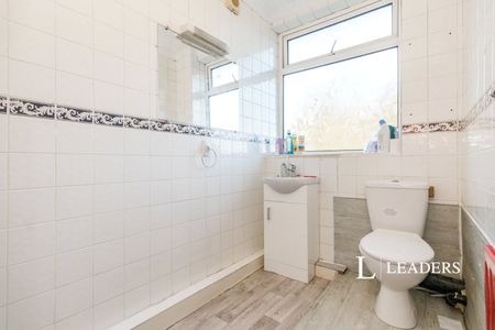 1 bedroom house to rent Elgar Avenue, Surbiton, KT5 - Photo 5