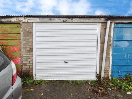 2 bedroom ground floor flat to rent - Photo 5