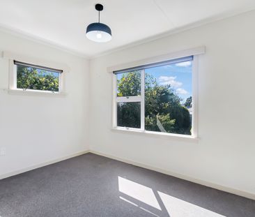 THREE BEDROOM FAMILY HOME IN WESTOWN - Photo 4