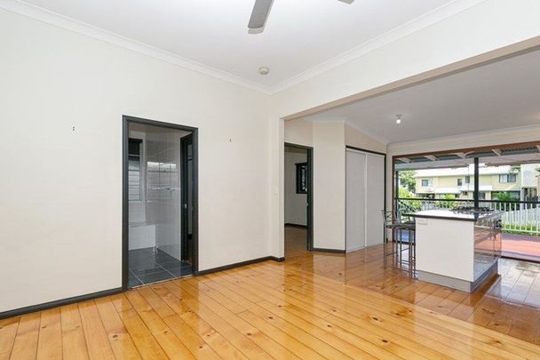 Family Home in Hear of Paddington - Photo 1