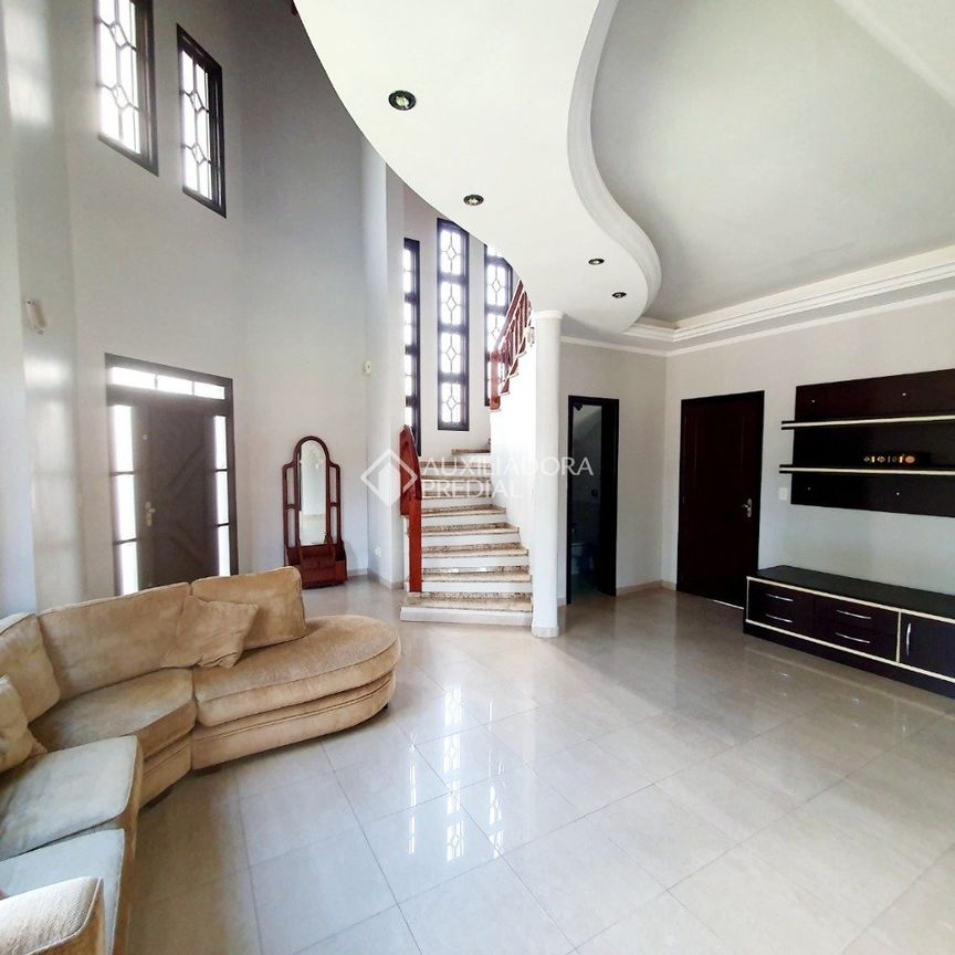 Casa com 3 quartos e 234m² para alugar em Marechal Rondon, Canoas. - Photo 1