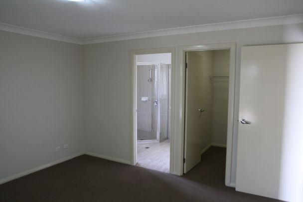 Modern family home - Photo 1