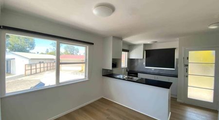 Spacious Family Living in the Heart of Mangere... - Photo 4