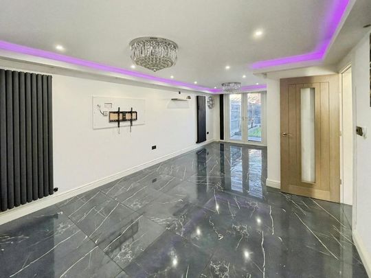 3 bedroom semi-detached house to rent - Photo 1