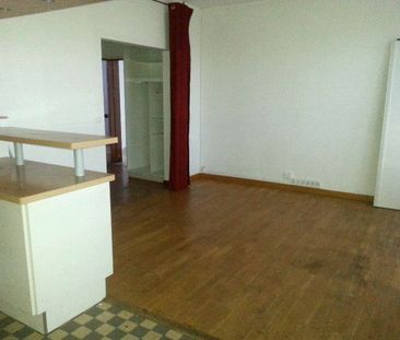 Appartement 3 pièces 62m2 MARSEILLE 2EME 958 euros - Photo 1