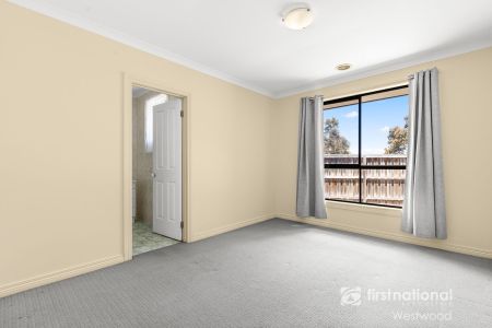 Set in a quiet cozy court!! - Photo 2