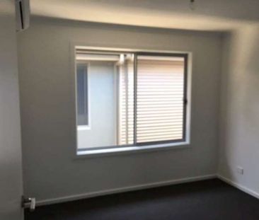 Modern 2-Bedroom Townhouse - Photo 5