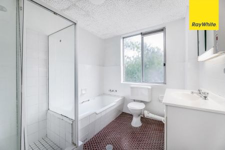 Perfectly Positioned only a Short Walk to Shops - Photo 4