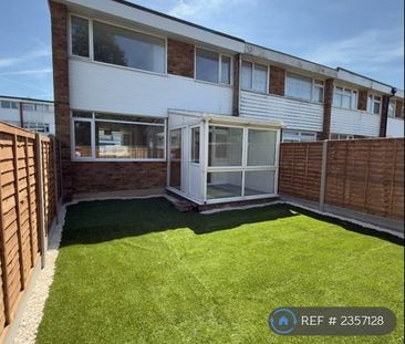 4 bedroom end of terrace house to rent - Photo 1