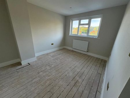 4 bed house to rent in Wych Elms, Park Street, AL2 - Photo 3