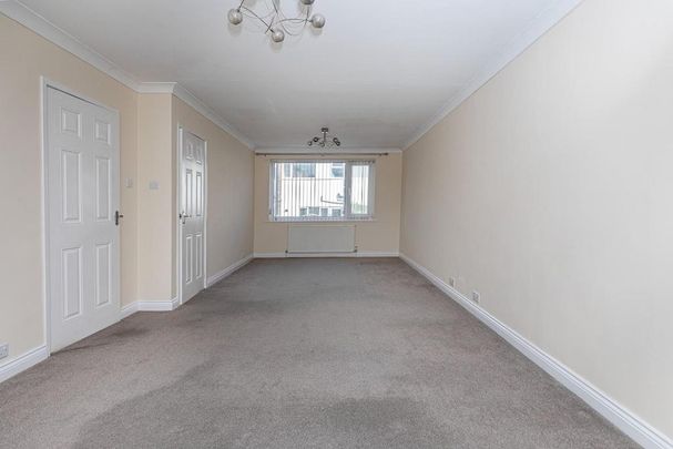 3 bedroom semi-detached house to rent - Photo 1