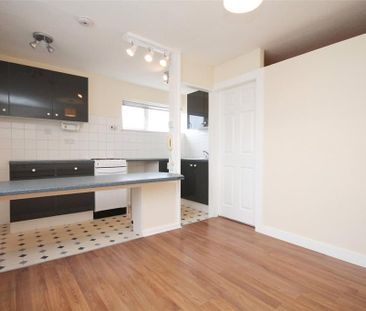 House to rent - Photo 4