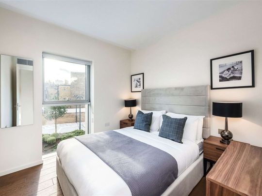 First floor one bedroom flat in Lillie Square, an exclusive London development. - Photo 1