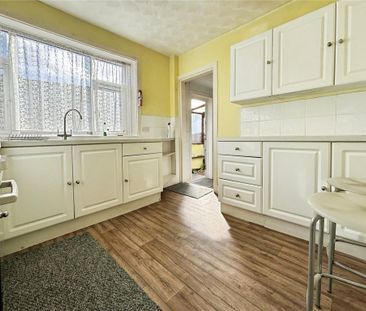 3 bedroom semi-detached house to rent - Photo 6