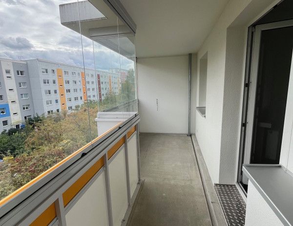 2 Zimmer, großer sonniger Balkon und Tageslichtküche - Photo 1