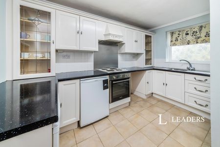 3 bedroom maisonette to rent Orchard Way, RH19 - Photo 3