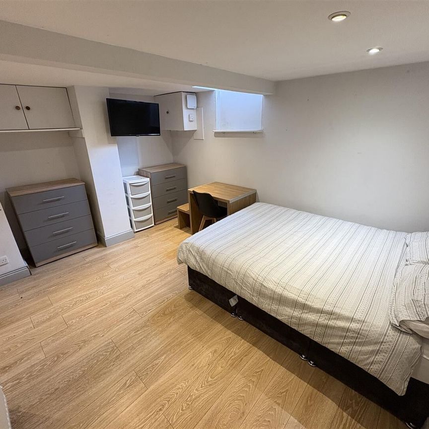 Autumn Street, Hyde Park, LS6 1RH, Leeds - Photo 1