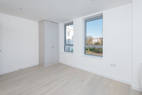 Lace House - Photo 1