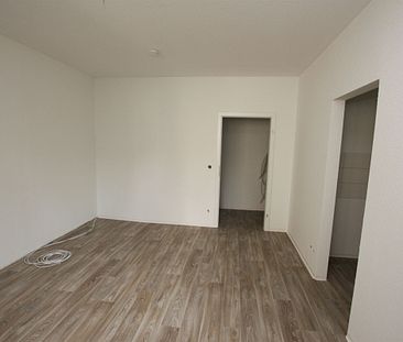 Barrierefrei erreichbar: 1-Raum-Wohnung mit Balkon im Herzen von Lusan - Photo 2