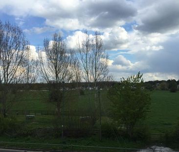 Chertsey Bridge Road, Chertsey - Photo 2